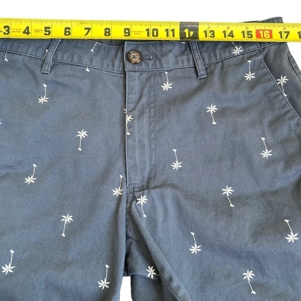 Junk Food x Disney Mickey Mouse Palm Tree Flat Front Chino Shorts Grey 7” M